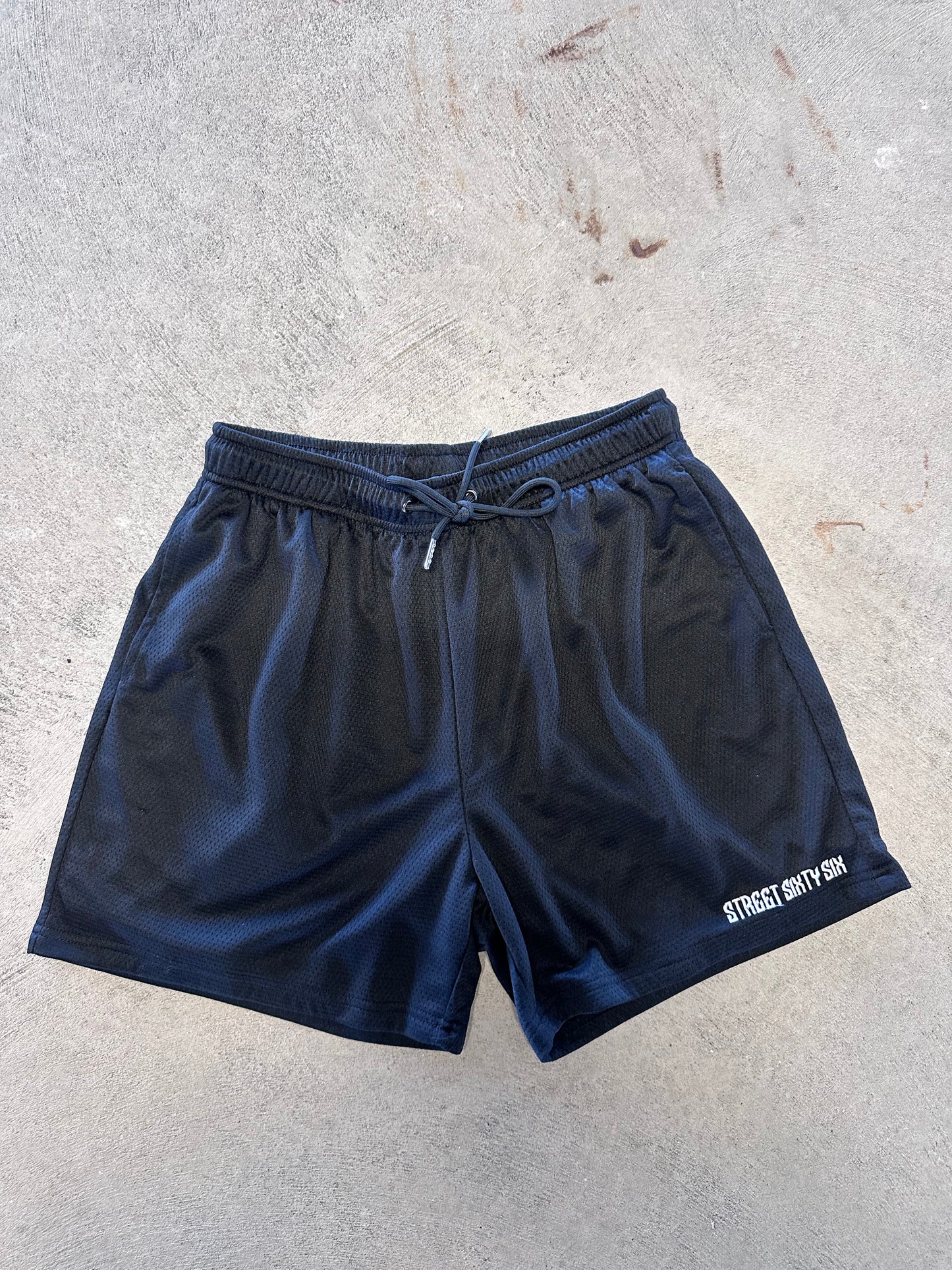 SS6 STAPLE MESH SHORT - BLACK