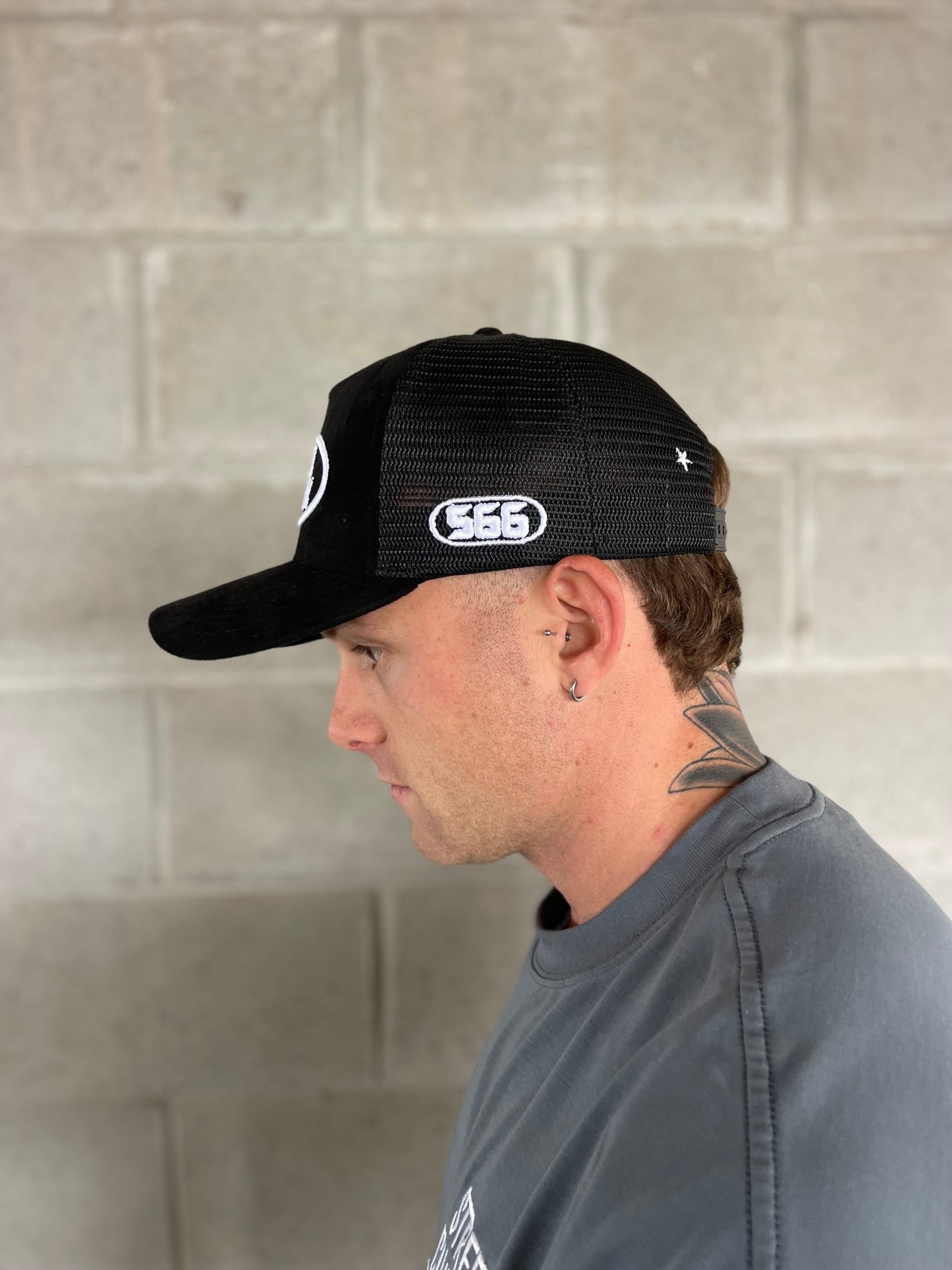 SS6 TRUCKER CAP - BLACK