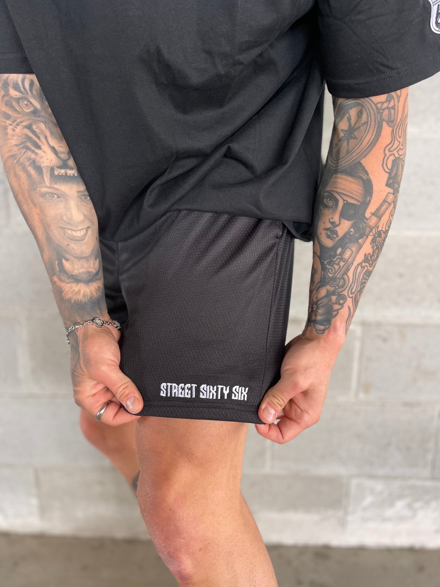 SS6 STAPLE MESH SHORT - BLACK